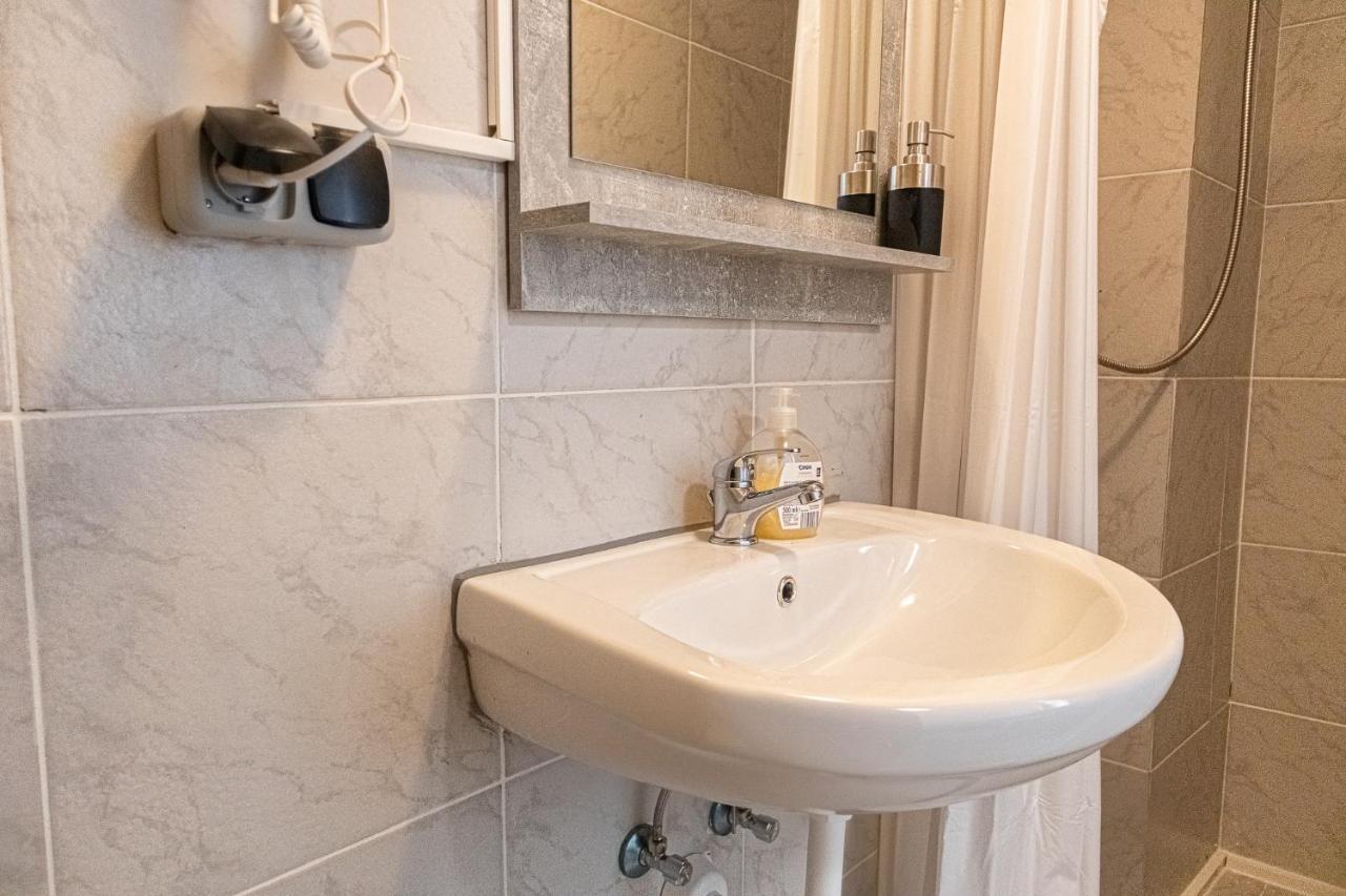 Pleasing Room Hauptbahnhof With Best Location Wien Exterior foto